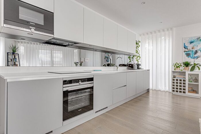 2 Bedroom Flat To Rent In Hannell Road, Munster Village, SW6