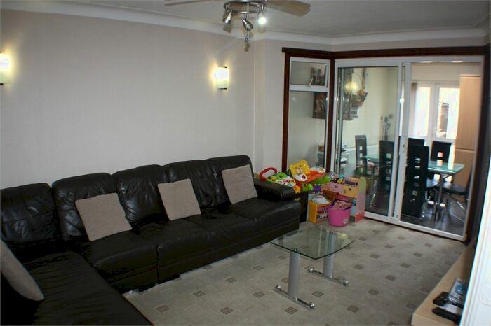 3 Bedroom Semi-Detached House To Rent In Girton Avenue, Kingsbury, London, NW9