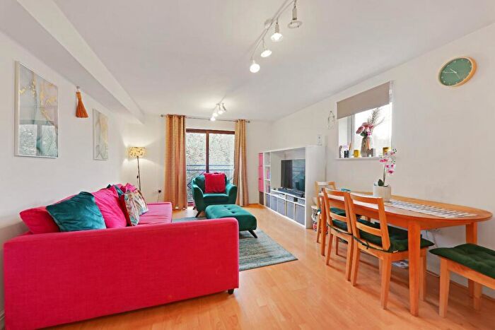 2 Bedroom Flat For Sale In Howard Road, Chafford Hundred, Grays, RM16