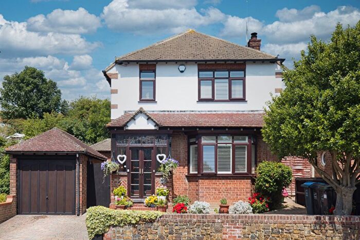 3 Bedroom Detached House For Sale In Bradstow Way, Broadstairs, Kent, CT10