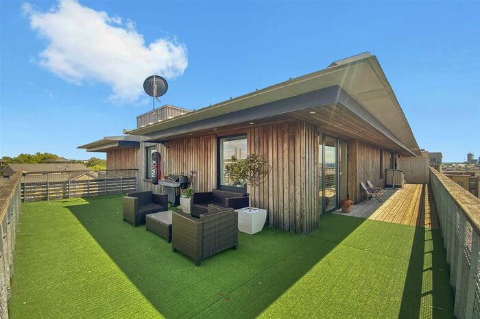 2 Bedroom Flat To Rent In Hillside, Harlesden, London, NW10