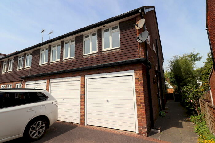 2 Bedroom Apartment To Rent In Shenfield - Priests Lane, CM15
