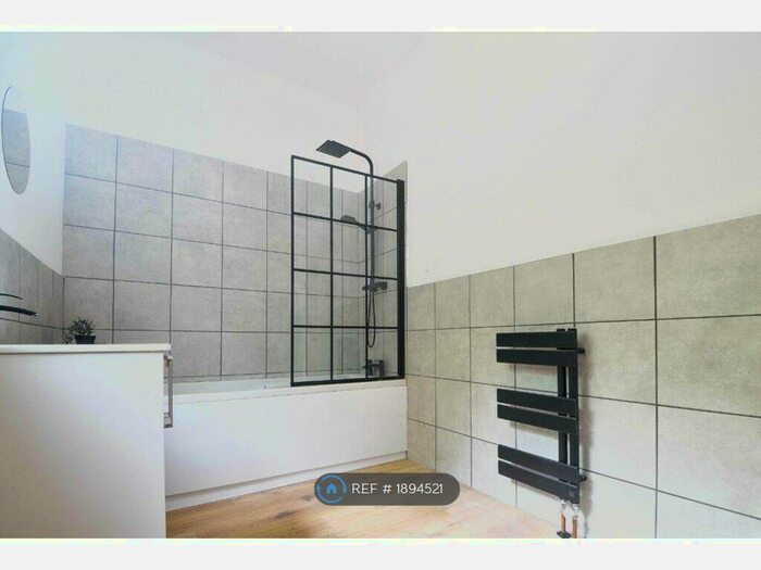 4 Bedroom Semi-Detached House To Rent In Woodborough Road, Nottingham, NG3