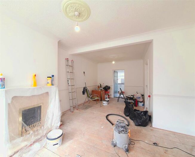 3 Bedroom End Of Terrace House To Rent In Southfield Road, Cheshunt, Waltham Cross, EN8