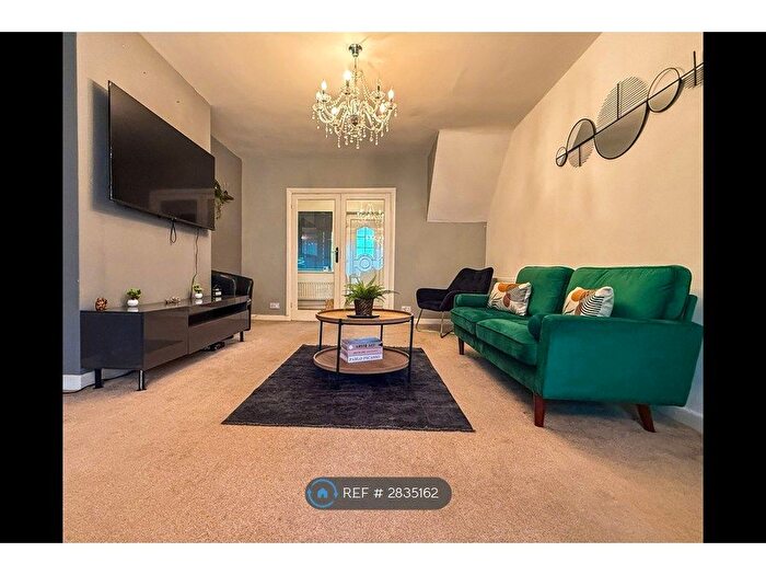 3 Bedroom Semi Detached House To Rent In Middlemist Grove, Birmingham, B43