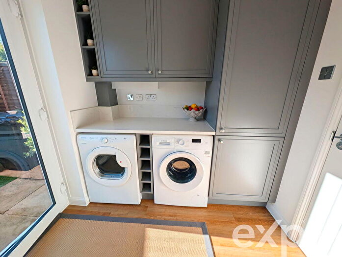 4 Bedroom Detached House For Sale In Cliveden Close, Allington, Maidstone, ME16