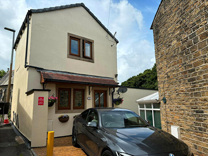 1 Bedroom Detached House For Sale In Rock Road, Birchencliffe, HD3