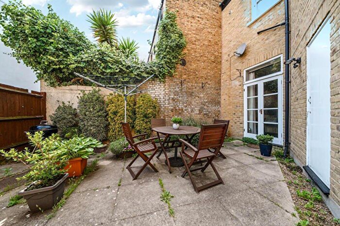 1 Bedroom Apartment For Sale In Arica Road, London, SE4