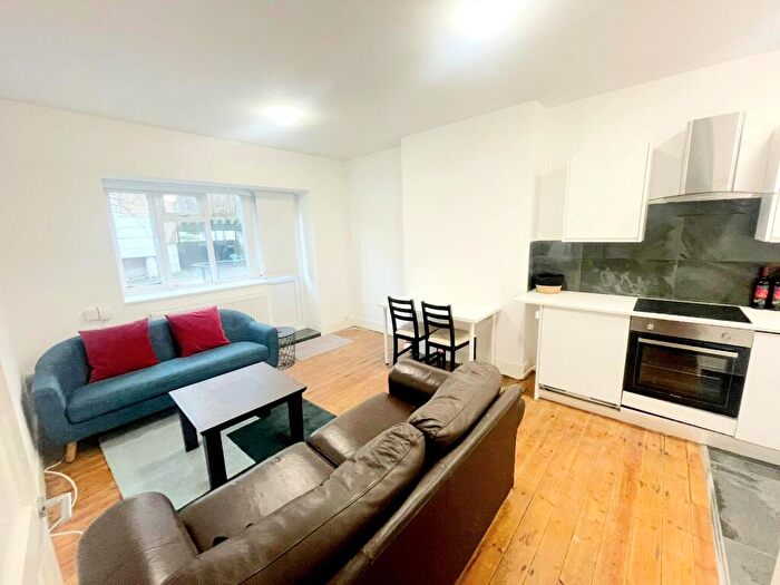 2 Bedroom Apartment To Rent In Finn House, Bevenden Street, Islington, N1