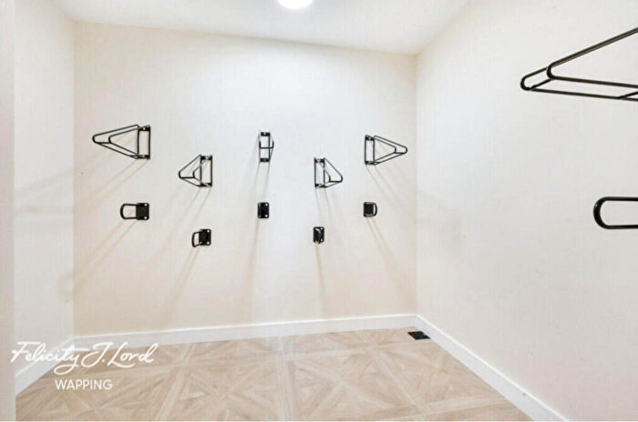 2 Bedroom Apartment To Rent In Commercial Road, London, E1