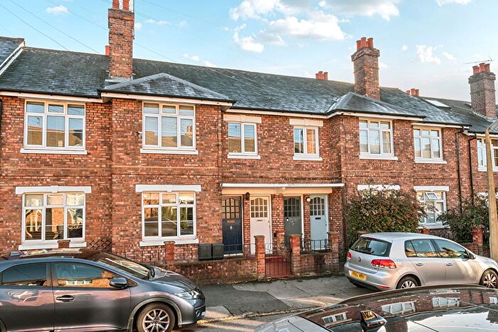 4 Bedroom Maisonette To Rent In Strickland Row, Earlsfield, London, SW18