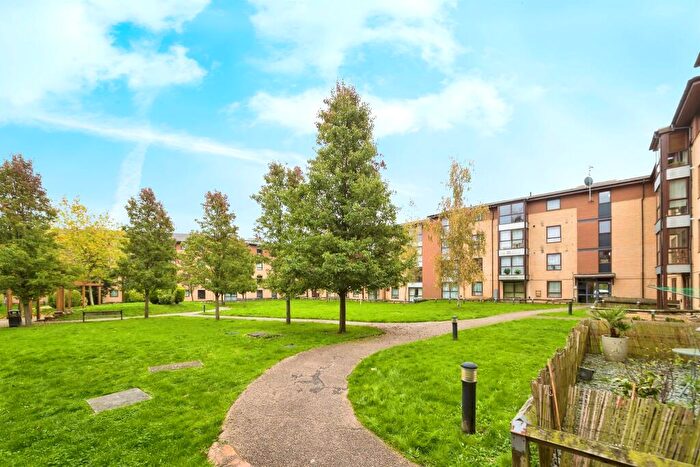 2 Bedroom Flat For Sale In Commonwealth Drive, Crawley, RH10