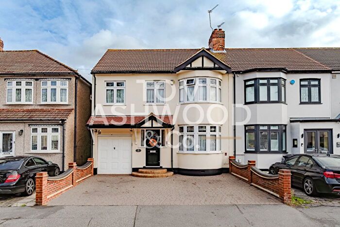 4 Bedroom End Terrace House For Sale In Southdown Road, Hornchurch, Essex, RM11