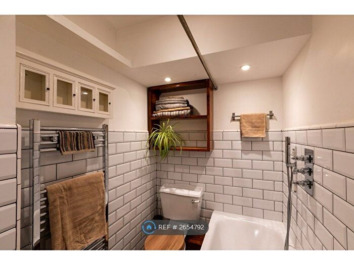 2 Bedroom Flat To Rent In Deronda Road, London, SE24