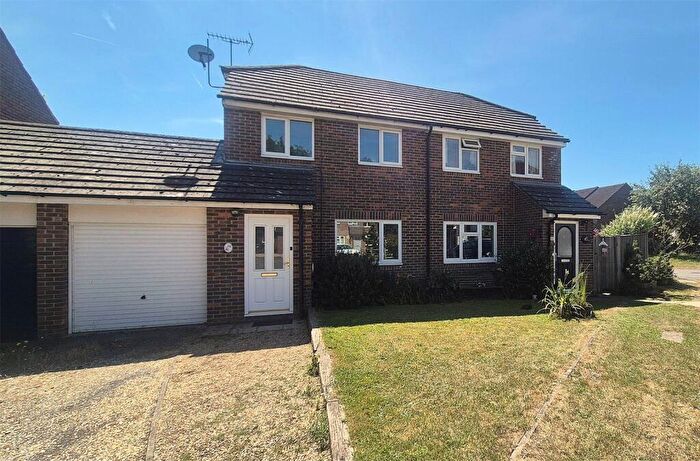 3 Bedroom House For Sale In Gaskell Close, Holybourne, Alton, Hampshire, GU34