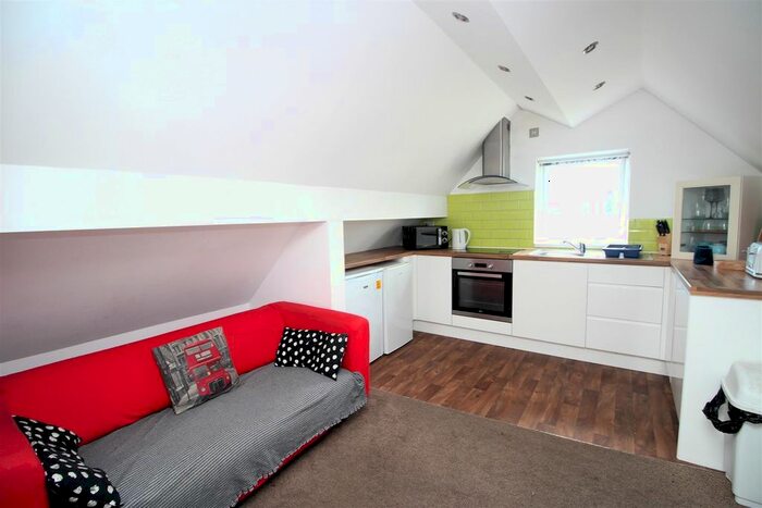 1 Bedroom Flat To Rent In Station Road, South Gosforth, Newcastle Upon Tyne, NE3