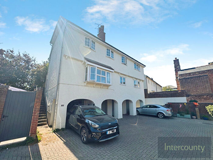 2 Bedroom Apartment To Rent In Oasthouse Court, Saffron Walden, Essex, CB10