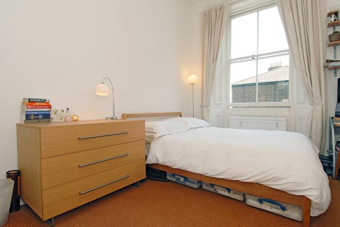 1 Bedroom Flat To Rent In South Lambeth Road, Stockwell, London, SW8