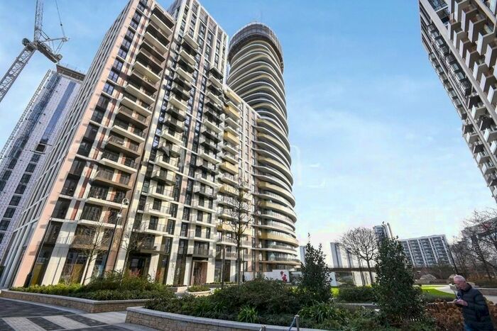 3 Bedroom Flat To Rent In Parkside Apartments, White City Living, Cascade Way, W12