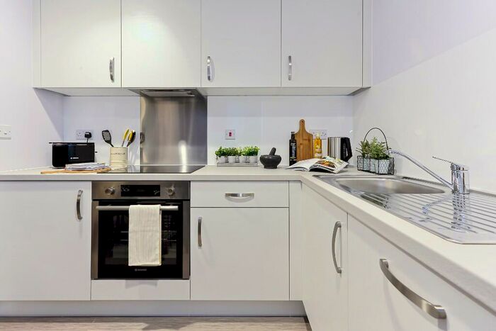 2 Bedroom Apartment To Rent In Sweet Street, Leeds, West Yorkshire, LS11