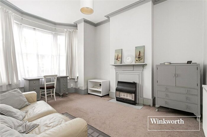 1 Bedroom Flat To Rent In Market Place, London, N2