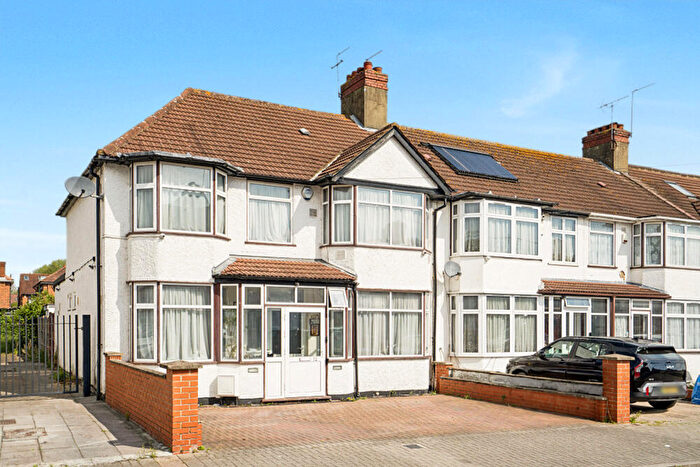6 Bedroom End Of Terrace House For Sale In Fairway Avenue, Kingsbury, London, NW9