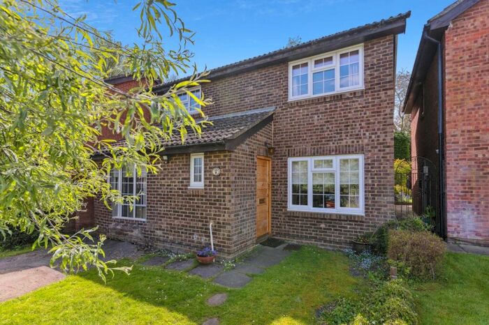 4 Bedroom Detached House For Sale In Grange Close, Hitchin, SG4