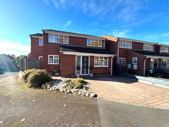 4 Bedroom Detached House For Sale In Trinity Fields, Farnham, Surrey, GU9