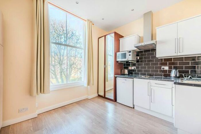 Studio To Rent In Arundel Gardens, Notting Hill, London, W11