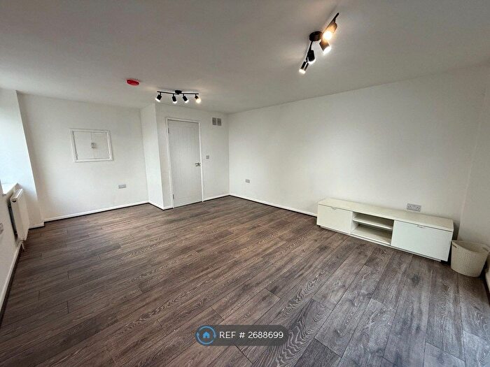 3 Bedroom Semi Detached House To Rent In Parkers Road, Sheffield, S10