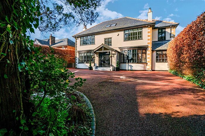 4 Bedroom Detached House For Sale In Leigh Road, Worsley, Manchester, M28