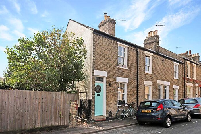 2 Bedroom End Of Terrace House For Sale In Arthur Street, Cambridge, CB4