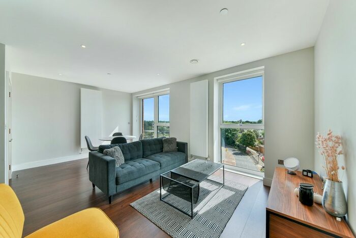 1 Bedroom Flat To Rent In Samuelson House, Greenview Court, Southall, UB2