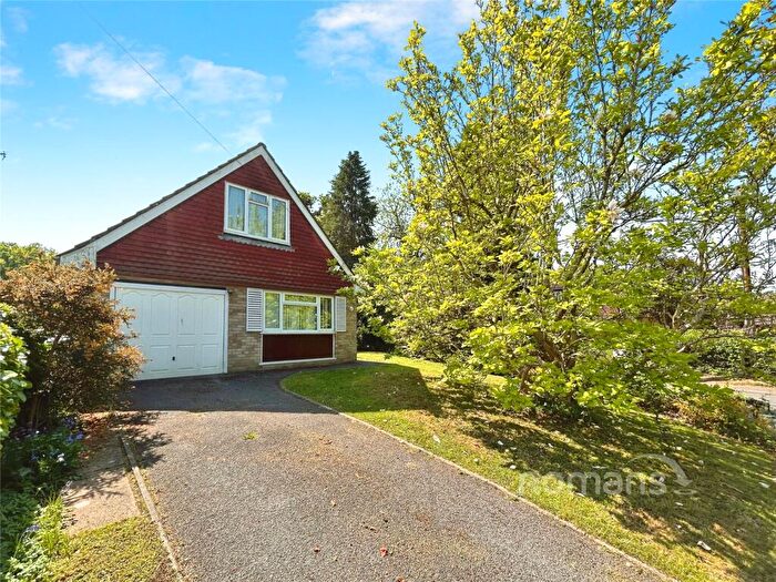 3 Bedroom Detached House For Sale In Freshwood Drive, Yateley, Hampshire, GU46