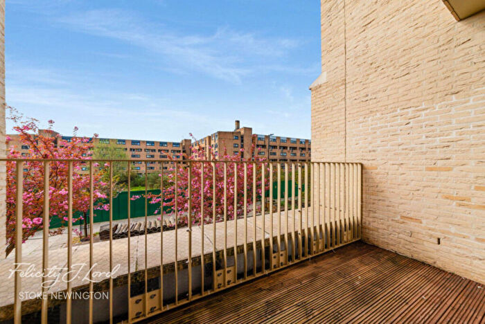 2 Bedroom Flat For Sale In Barley Court, Casbeard Street, London, N4