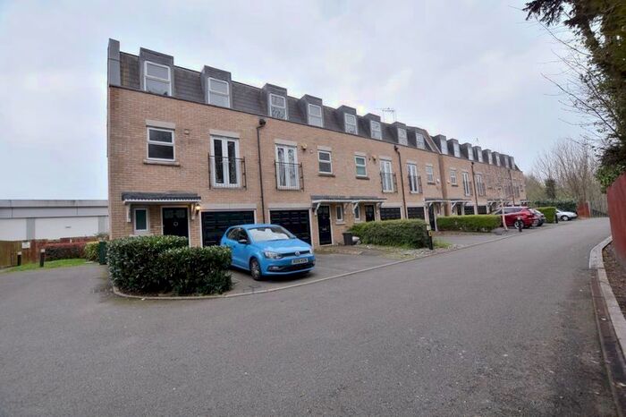 3 Bedroom End Of Terrace House To Rent In Hogarth Close, Uxbridge UB8