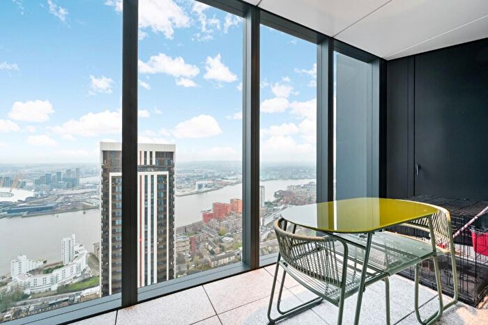 2 Bedroom Flat To Rent In Marsh Wall, London, E14