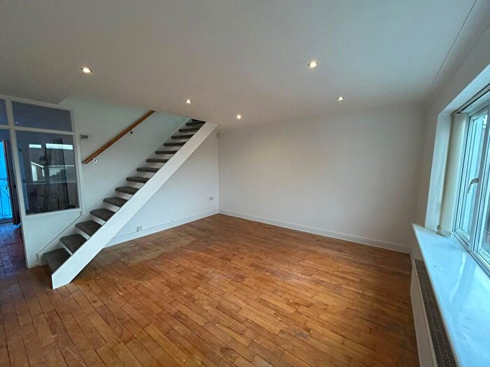 2 Bedroom Maisonette To Rent In Allt-yr-yn Crescent, Newport, South Wales, NP20