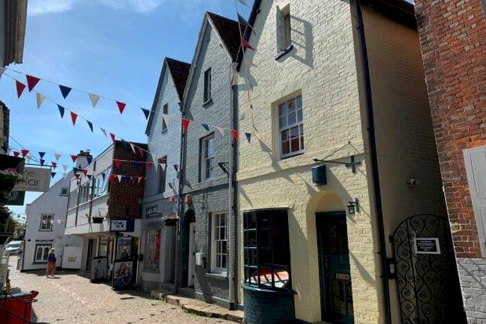 2 Bedroom Property To Rent In Quay Street, Lymington, SO41