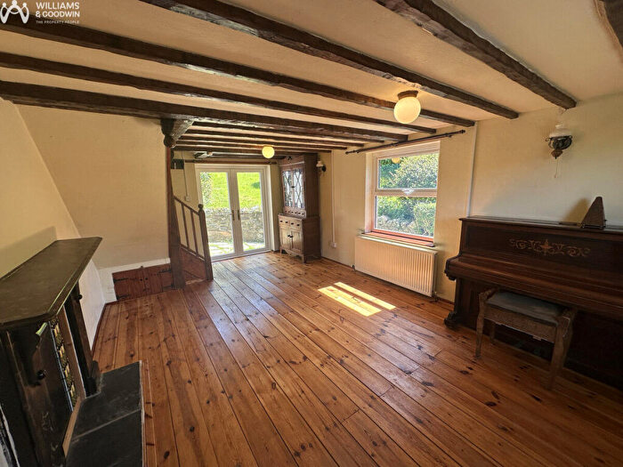 4 Bedroom Semi-Detached House For Sale In Tyn Y Maes, Bethesda, Gwynedd, LL57