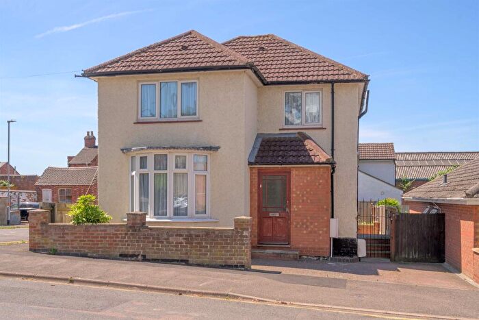 3 Bedroom Detached House For Sale In Commercial Road, Kettering, NN16