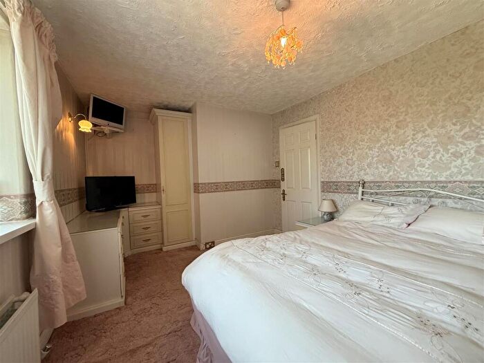 3 Bedroom End Of Terrace House For Sale In Stamford Grove, Stalybridge, SK15