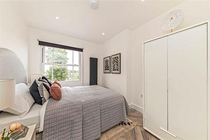 2 Bedroom Flat For Sale In Northbrook Road, London, SE13