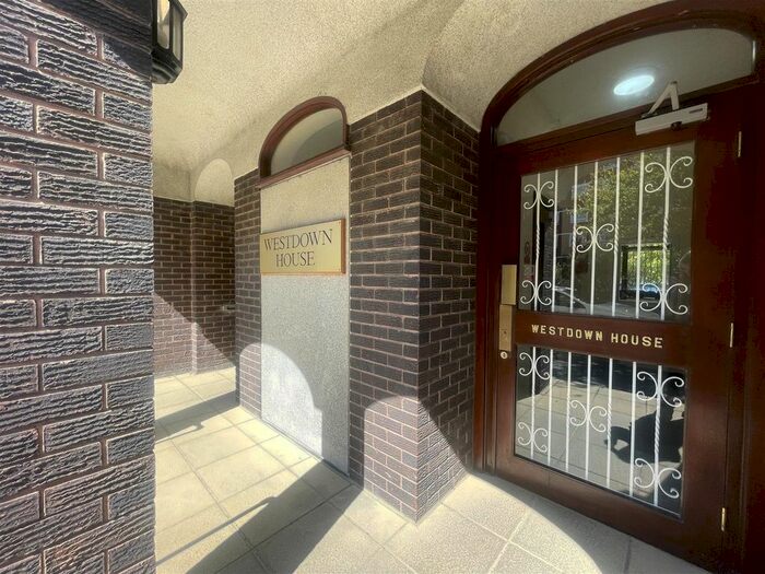 Studio To Rent In Hartington Place, Eastbourne, BN21