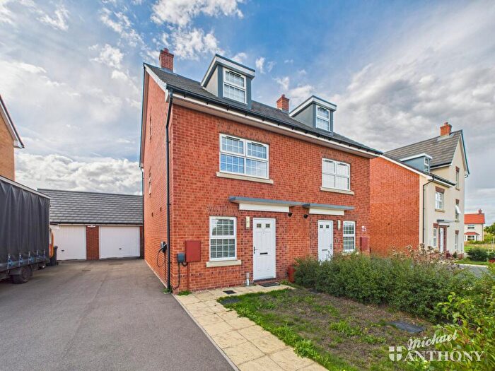 3 Bedroom Semi-Detached House For Sale In Fraserfields Way, LU7