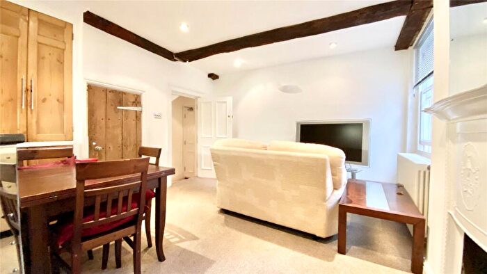 2 Bedroom Apartment To Rent In Castle Street, Reading, Berkshire, RG1