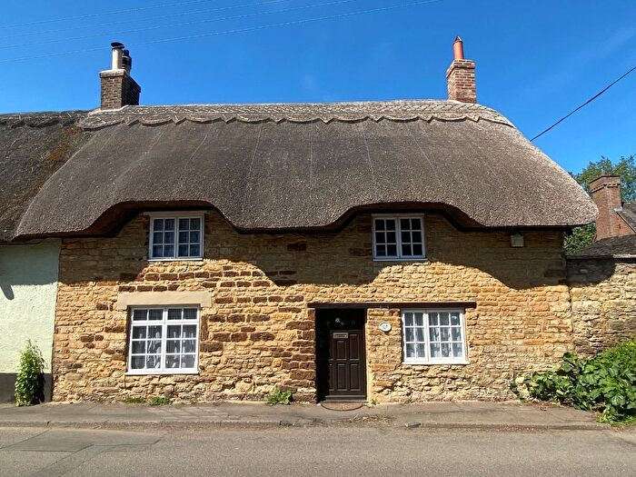 3 Bedroom Cottage For Sale In Stoke Road, Blisworth, Northampton, NN7
