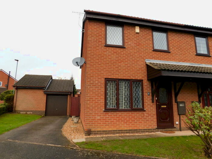 3 Bedroom Semi-Detached House To Rent In Barcheston Close, Oakwood, Derby, DE21