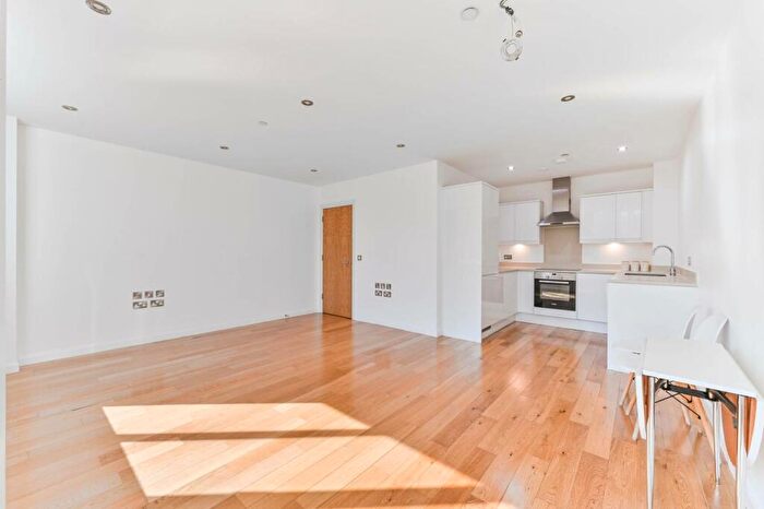 2 Bedroom Flat To Rent In Emerald House, Croydon, CR0