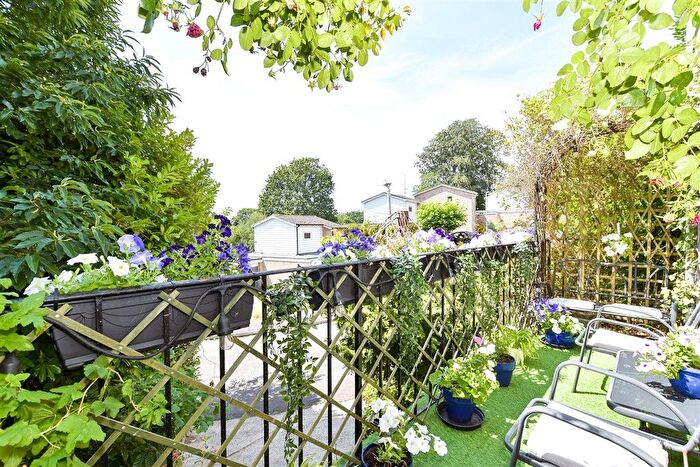 4 Bedroom Detached House For Sale In Redleaf Close, Tunbridge Wells, Kent, TN2